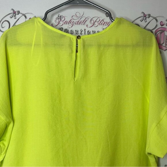 F&F blouse short sleeve lightweight key hole opening back Lime Green Top - Picture 5 of 6